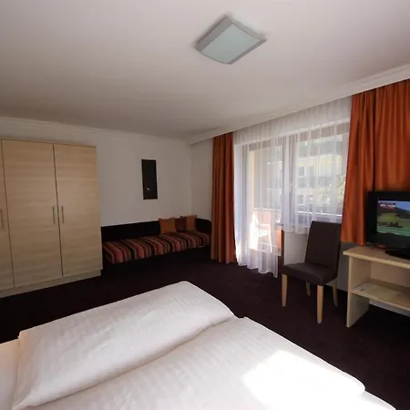 Hotel Sommerer - Nur 100M Zum Skilift & Jokercard ホテル 3*