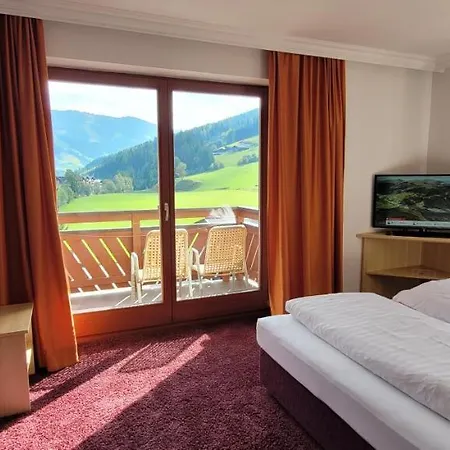 ホテル Hotel Sommerer - Nur 100M Zum Skilift & Jokercard 3*