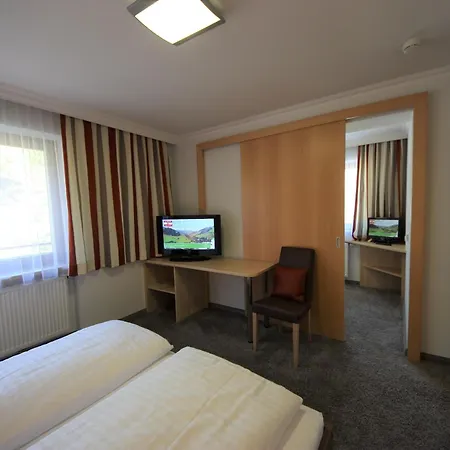 Hotel Sommerer - Nur 100M Zum Skilift & Jokercard ホテル ザールバッハ・ヒンターグレム