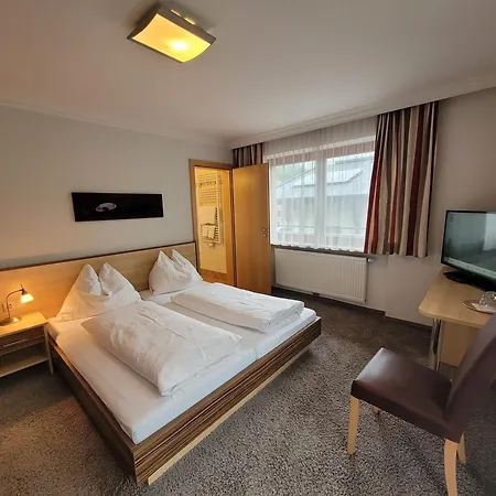 Hotel Sommerer - Nur 100M Zum Skilift & Jokercard ホテル 3*