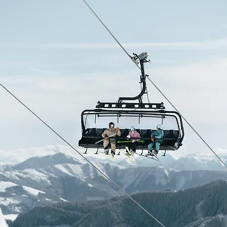 Hotel Sommerer - 100M To Ski Lift & 5 Min Walk To Hinterglemm Centre 3*
